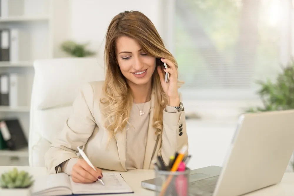 FP de Asistencia a la Dirección: salidas profesionales, sueldos y empresas que contratan