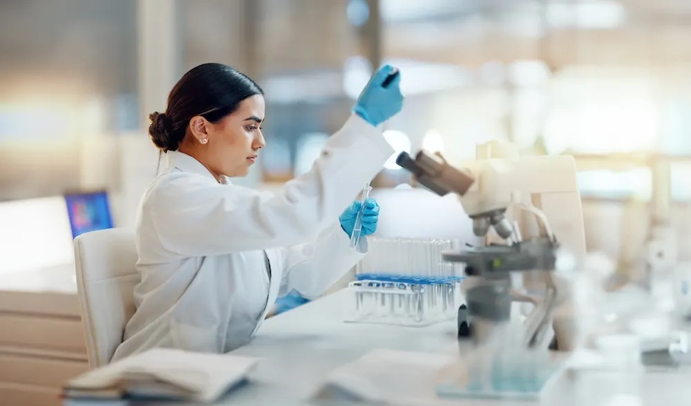 De TCAE a Técnico de Laboratorio: cómo ascender