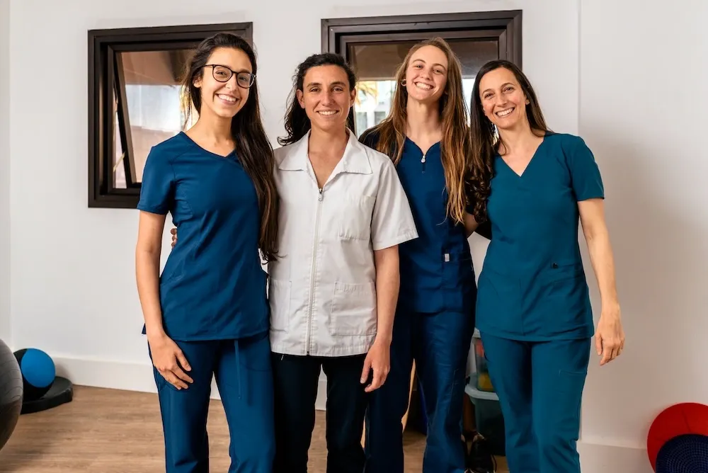 En qué sectores hay más trabajo en España (y qué FP te lleva a ellos)